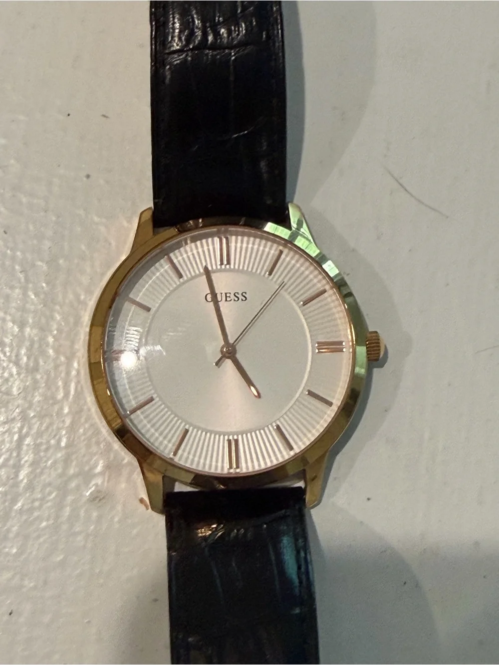 Guess elegant wristwatch